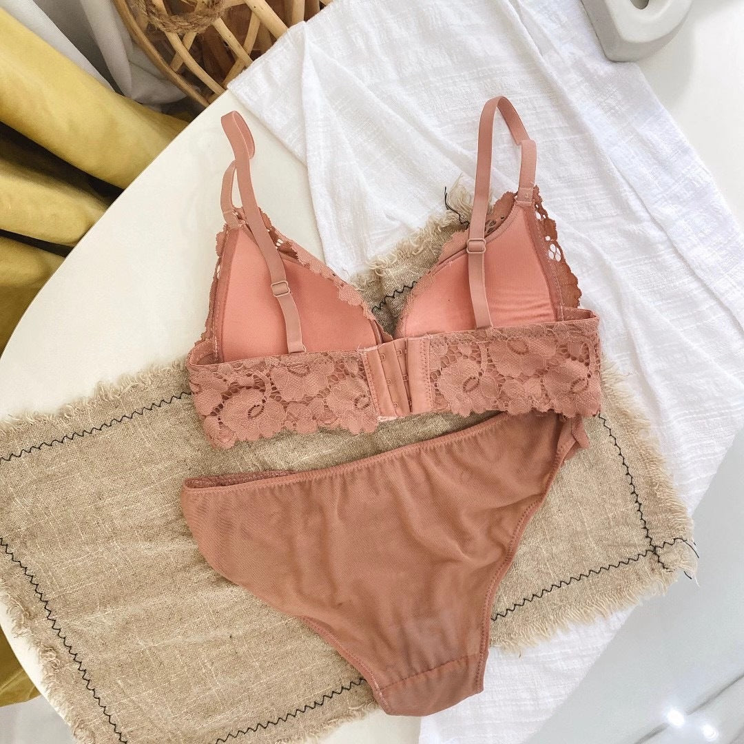 Premium Lace Push-Up Bra and Panty Set