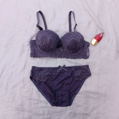 Elegant Fabulous Stylish Padded Bra set