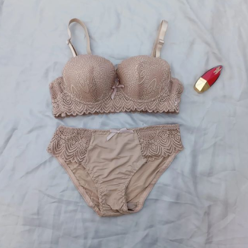 Elegant Fabulous Stylish Padded Bra set